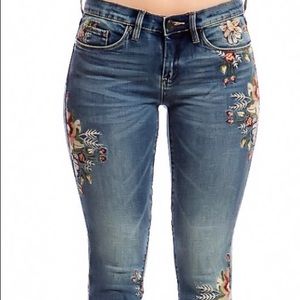 NWT Embroidered Blank NYC Skinny Jeans